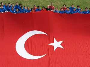 Antalyaspor’da Bayraklı Kutlama